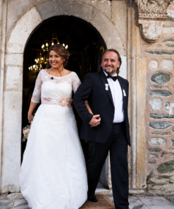 Νυφικό με κορσάζ απο δαντέλα διαφάνεια και μανίκια 3/4